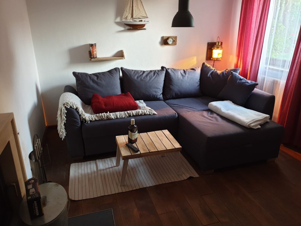 Entspannen - mit Sofa und Kaminfeuer